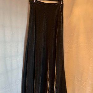 EUC Xscape by Lawrence Kurtz Black/Silver Metallic Maxi Skirt Size 8